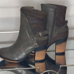Pierce Dumas Boots. NWT